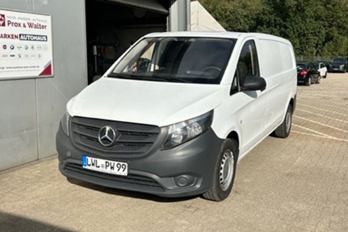 zu sehen ist ein weißer Mercedes Benz Vito Kasten 
